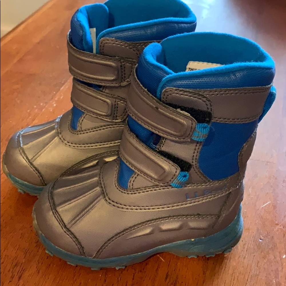 Snow boots! Size 7 toddler